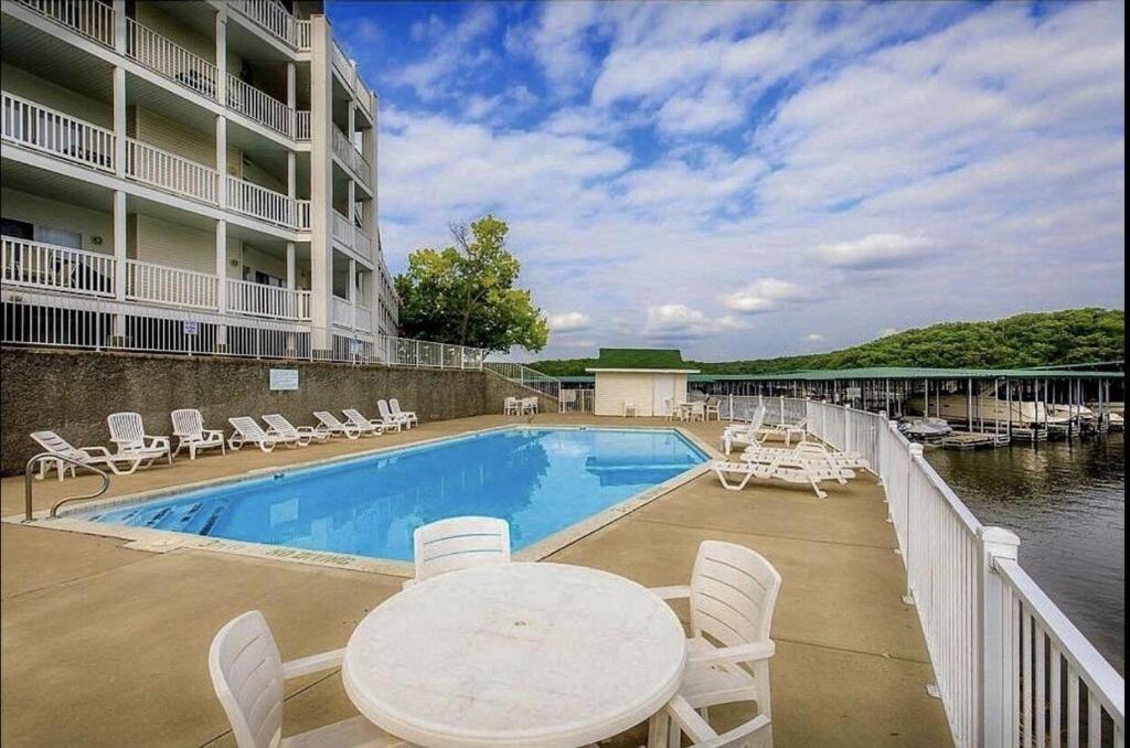 אוסייג' ביץ' Family Fun Lakefront Condo At Parkview Bay מראה חיצוני תמונה
